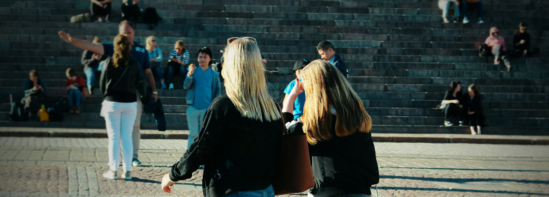 Banner wandelende vrouwen